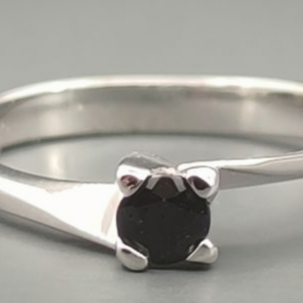 ✨.30ct Sapphire💍18 kt Gold  This one💖is ELEGANT